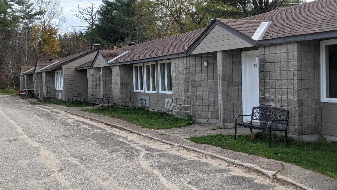 Valois Motel & Restaurant Mattawa エクステリア 写真